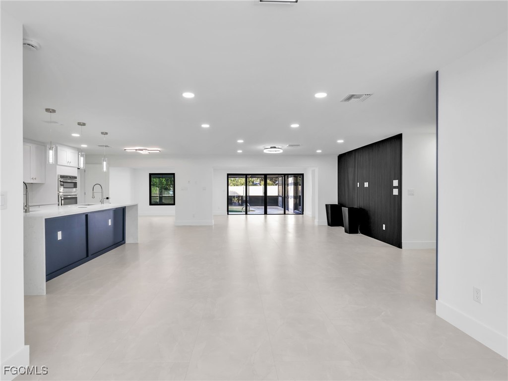 1365 Kingswood Court Fort Myers FL 33919 2025019667 image5