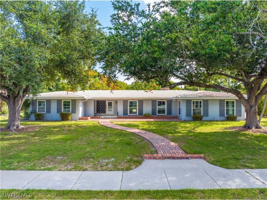 1369 Wales Drive Fort Myers FL 33901 224047771 image1