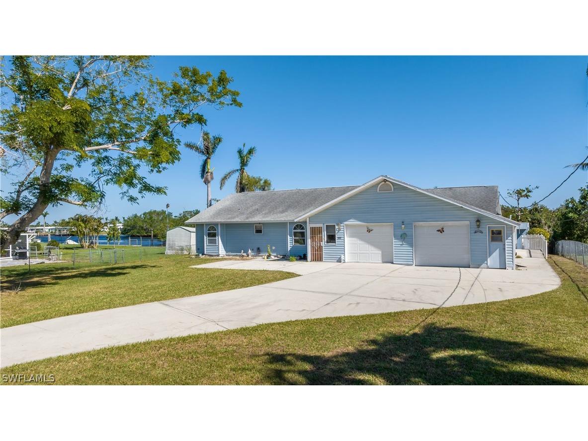 137 Meta Street Fort Myers FL 33905 223010182 image1