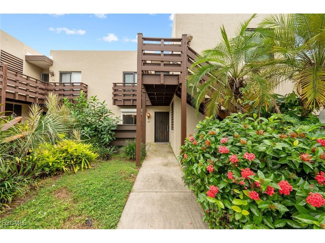 137 Pinebrook Drive Fort Myers FL 33907 2025019256 image1