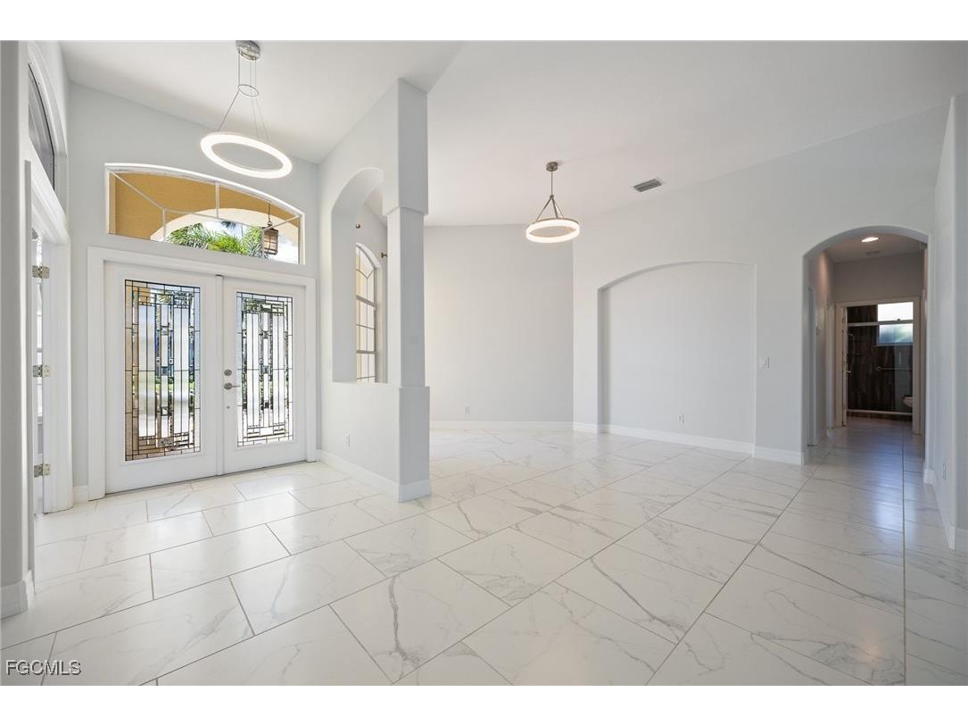 13717 Bald Cypress Circle Fort Myers FL 33907 2025015531 image4