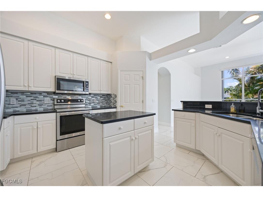 13717 Bald Cypress Circle Fort Myers FL 33907 2025015531 image8