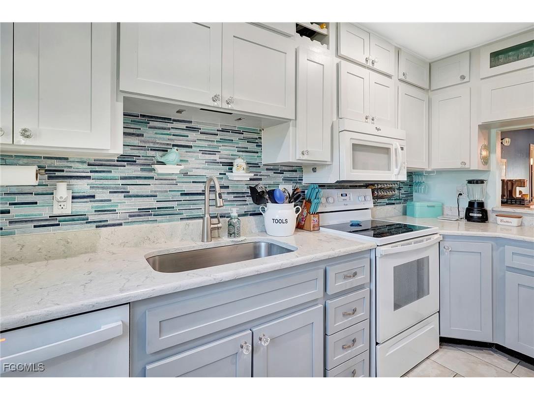 1374 Bunker Way Fort Myers FL 33919 2025012085 image1