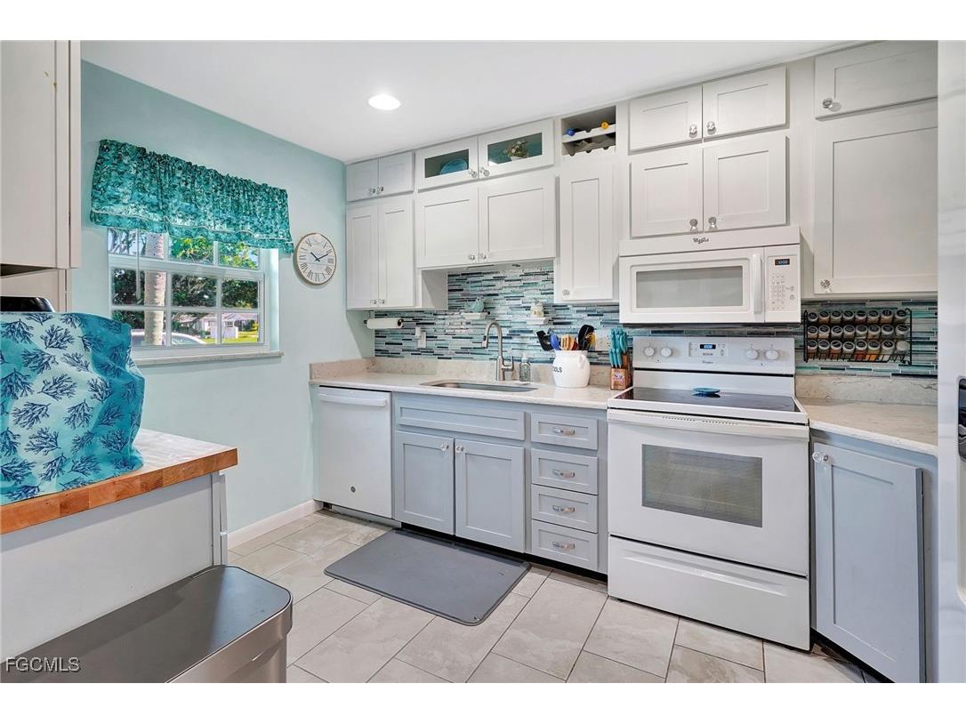 1374 Bunker Way Fort Myers FL 33919 2025012085 image2