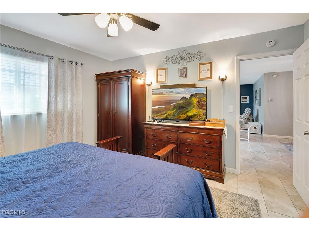 1374 Bunker Way Fort Myers FL 33919 2025012085 image23