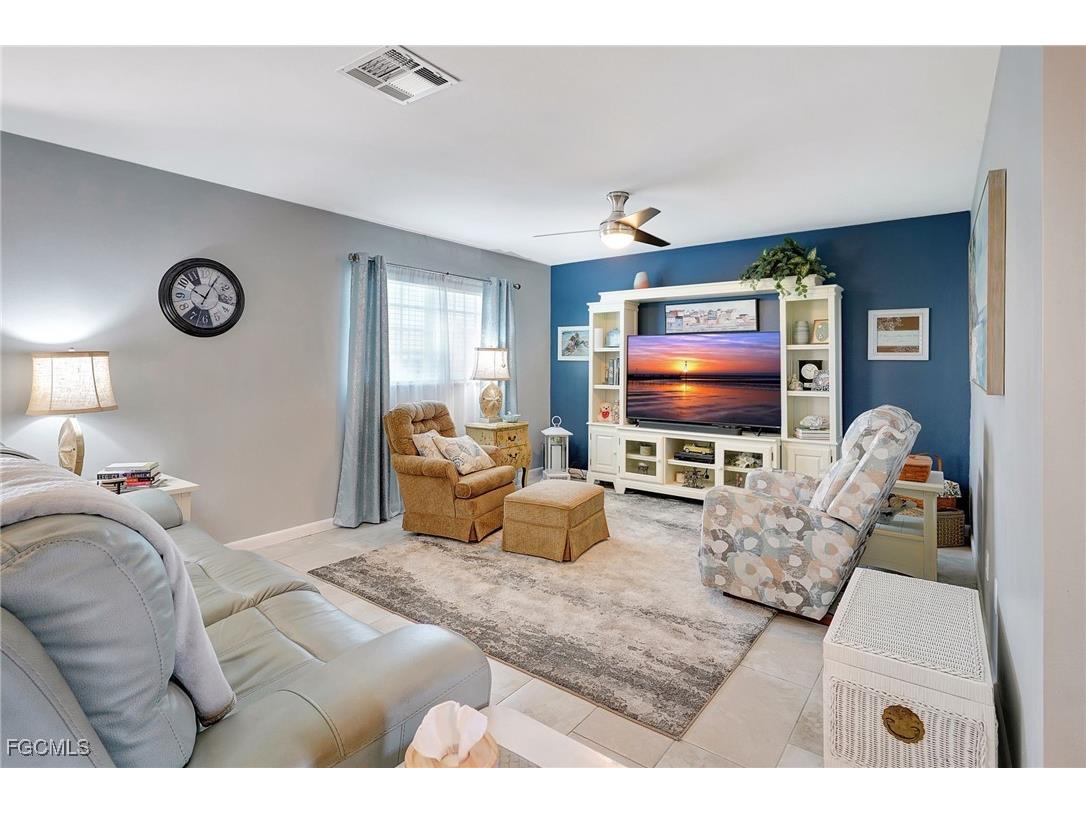 1374 Bunker Way Fort Myers FL 33919 2025012085 image9