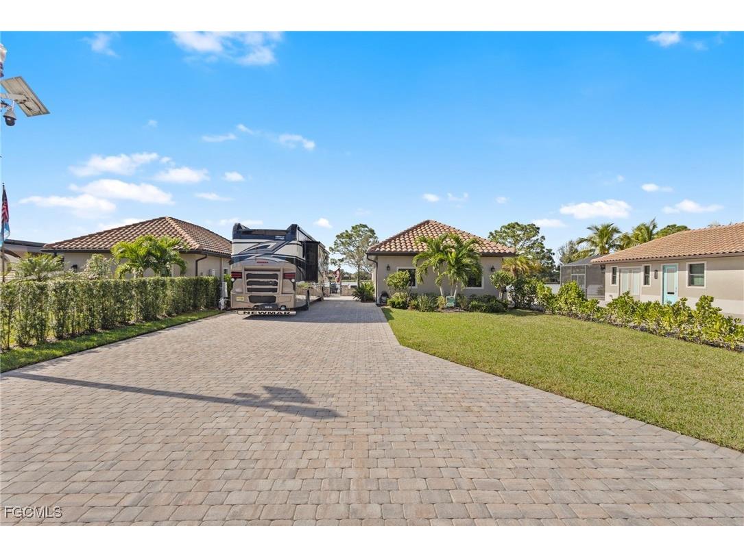 13743 Golden Palms Circle Fort Myers FL 33913 2025000489 image12