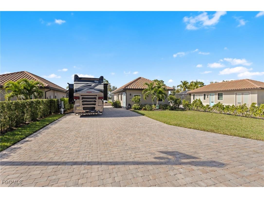 13743 Golden Palms Circle Fort Myers FL 33913 2025000489 image3