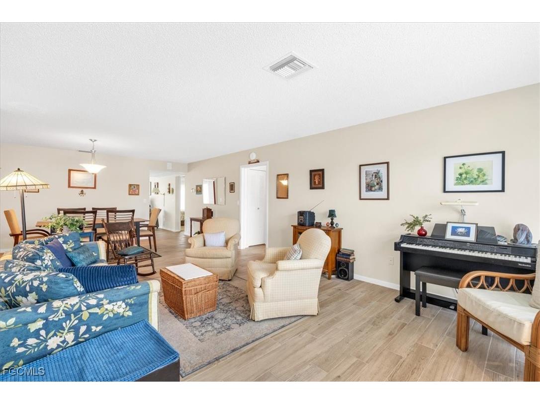 1376 S Brandywine Circle #4 Fort Myers FL 33919 2025008854 image4