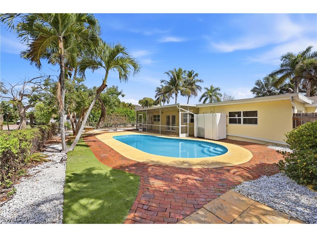 1377 11th Court N Naples FL 34102 226011140 image1