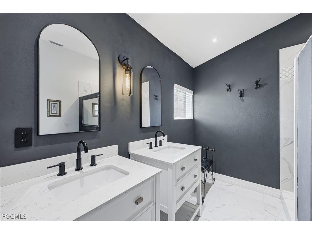 1377 Coconut Drive Fort Myers FL 33901 2026010739 image26