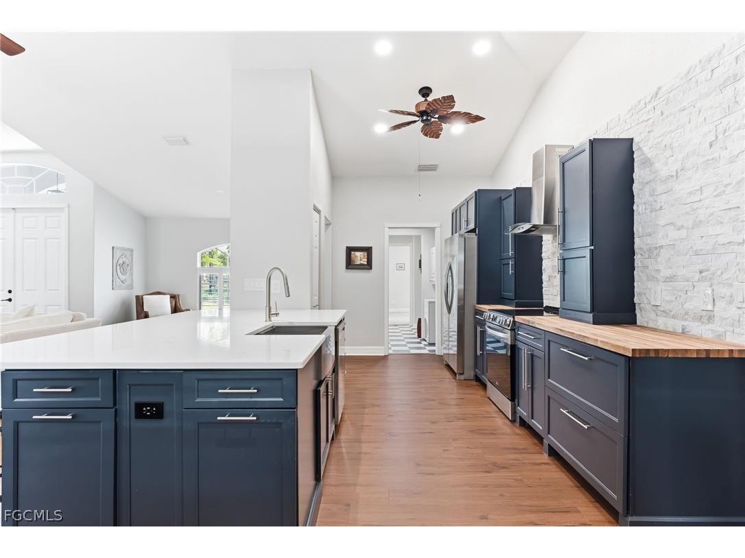 1377 Coconut Drive Fort Myers FL 33901 2026010739 image4