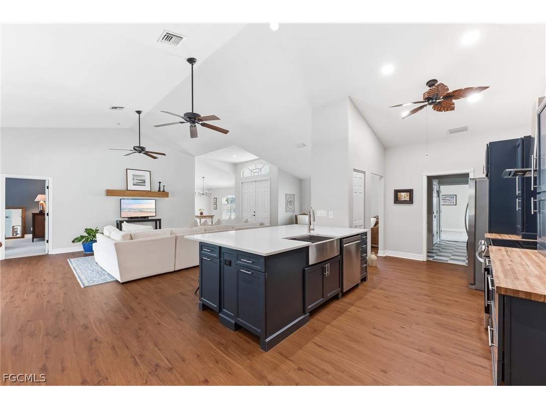 1377 Coconut Drive Fort Myers FL 33901 2026010739 image5