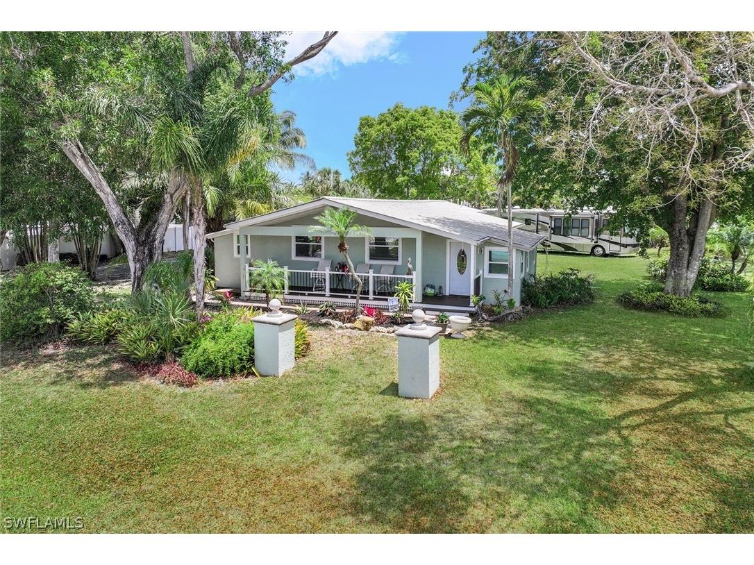 138 3rd St Naples FL 34113 224038265 image1