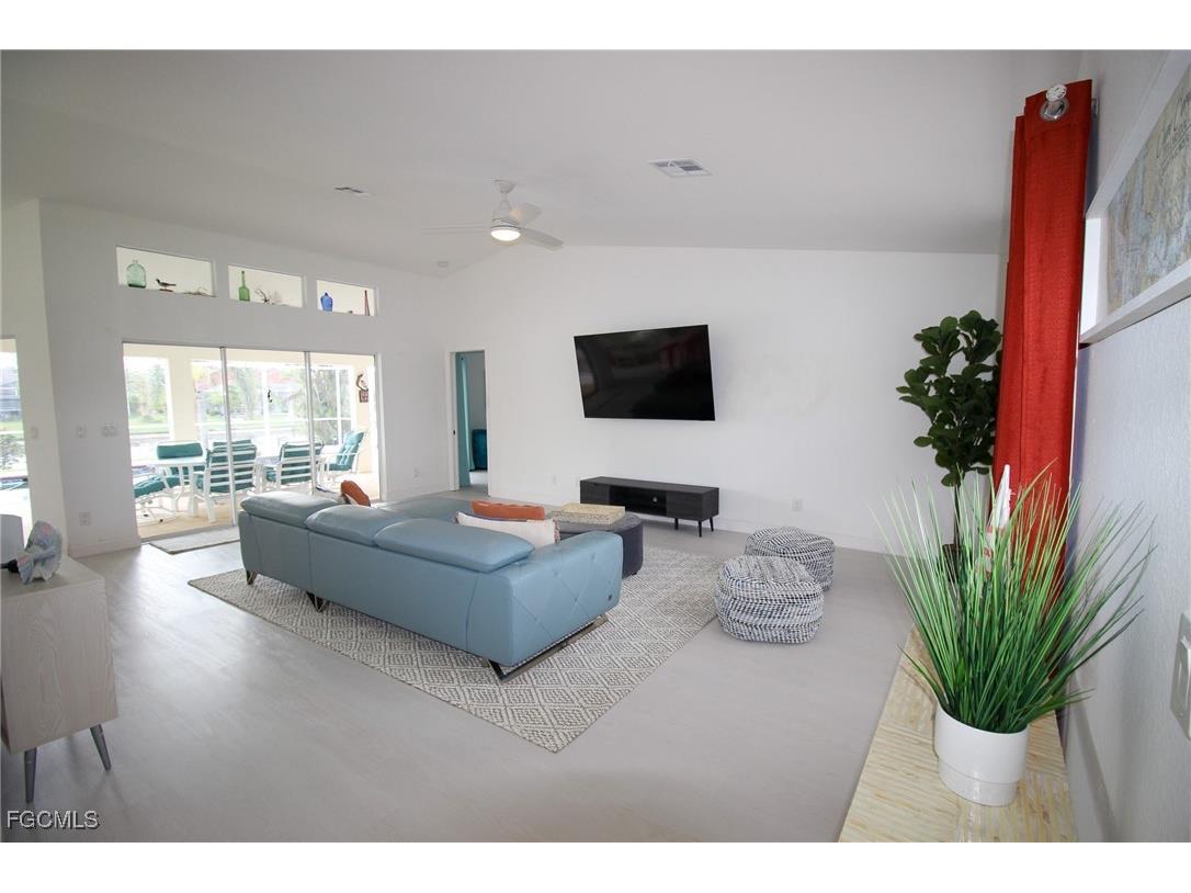 138 SE 20th Street Cape Coral FL 33990 2026003782 image3