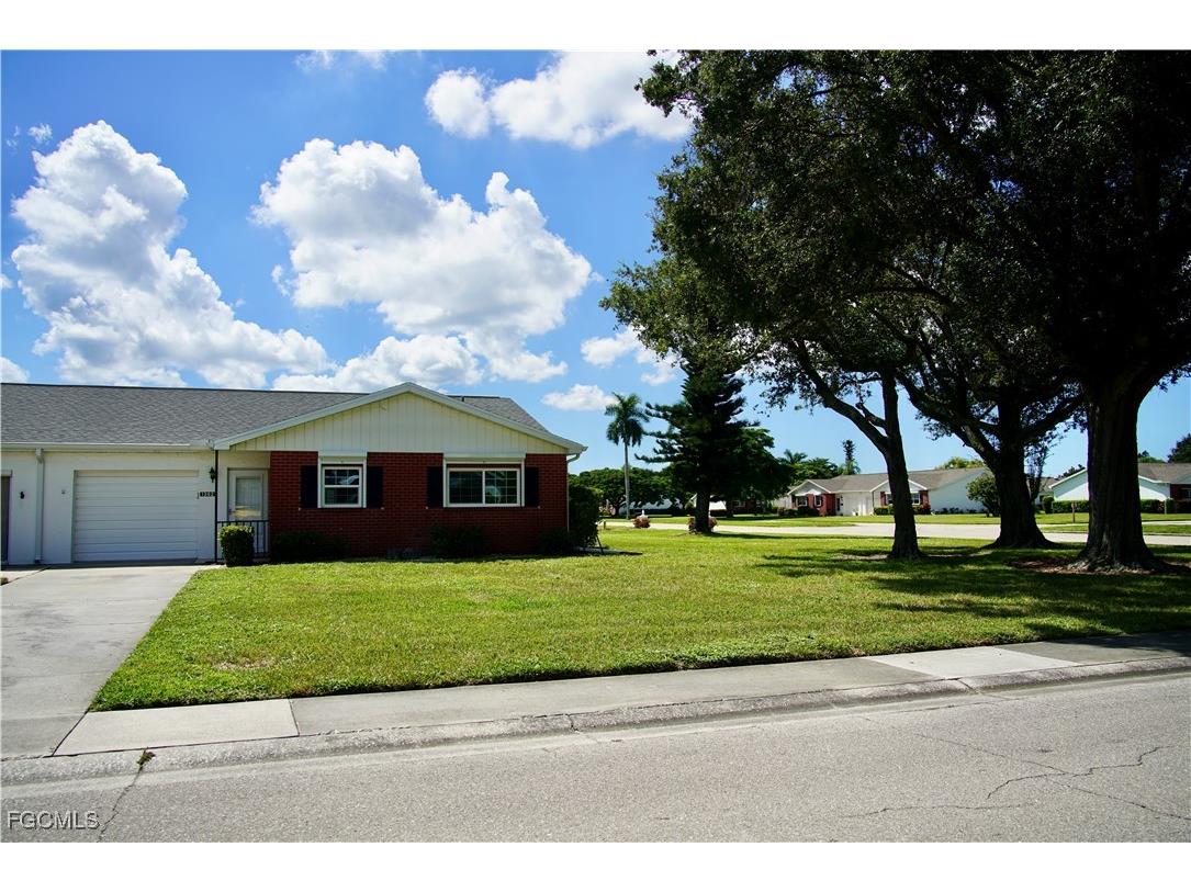 1382 Myerlee Country Club Boulevard Fort Myers FL 33919 2025012440 image2