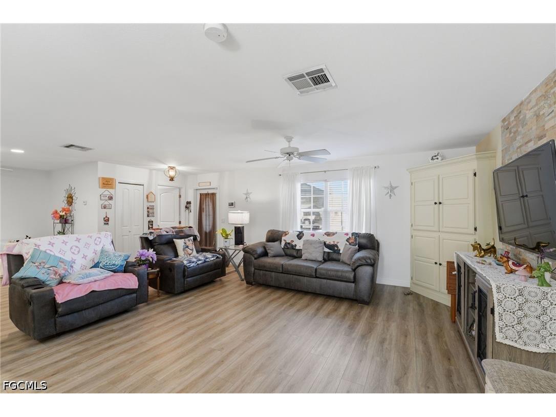 1385 Pine Avenue North Fort Myers FL 33917 2026023327 image6