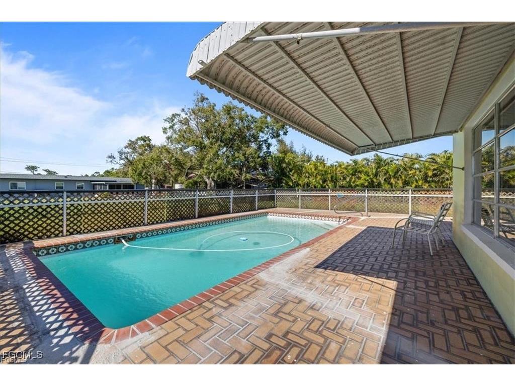 1387 Sunrise Drive North Fort Myers FL 33917 2025020394 image1