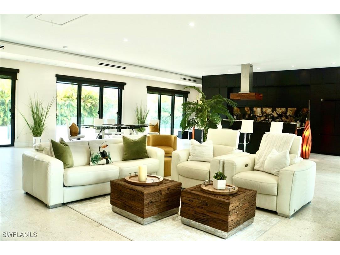1391 Oakes Boulevard Naples FL 34119 224050005 image1