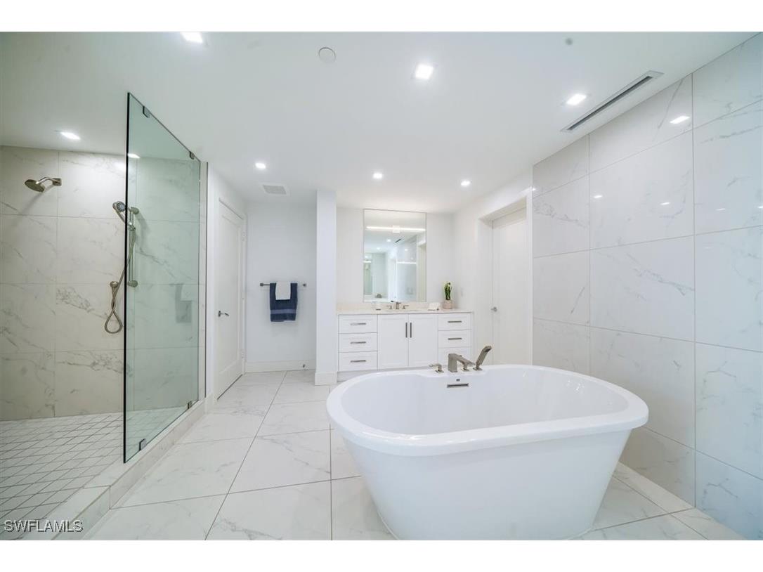 13915 Old Coast Road #301 Naples FL 34110 225073148 image18