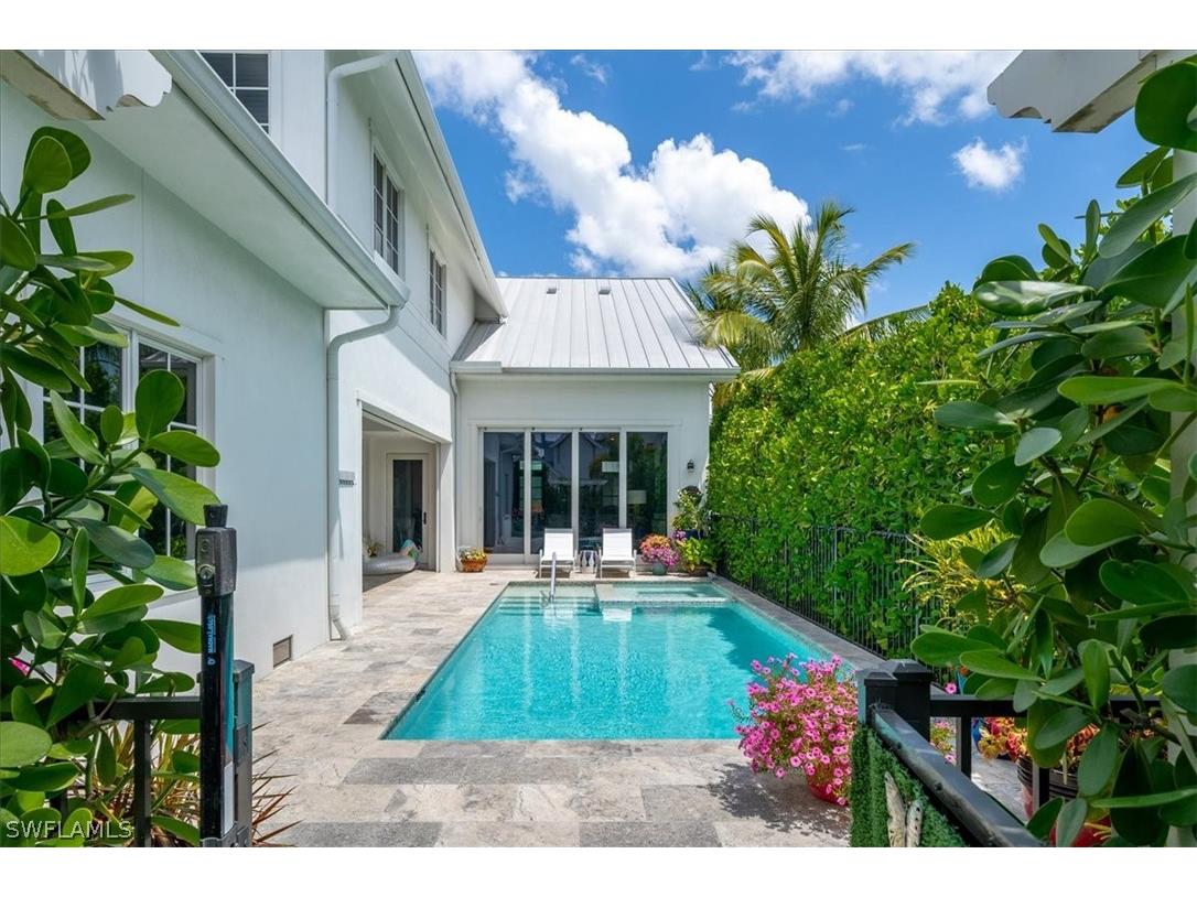 1394 1st Avenue S Naples FL 34102 224041820 image1