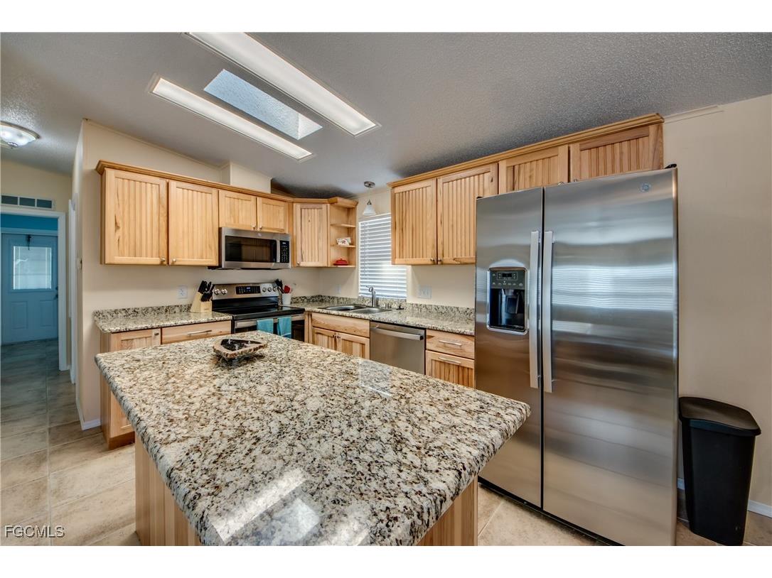 14 Nancy Lane Fort Myers Beach FL 33931 2025003352 image6