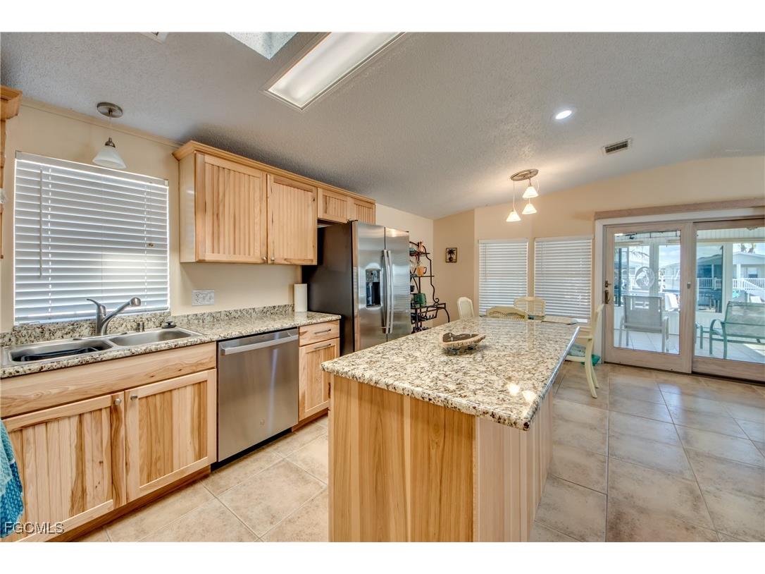 14 Nancy Lane Fort Myers Beach FL 33931 2025003352 image9