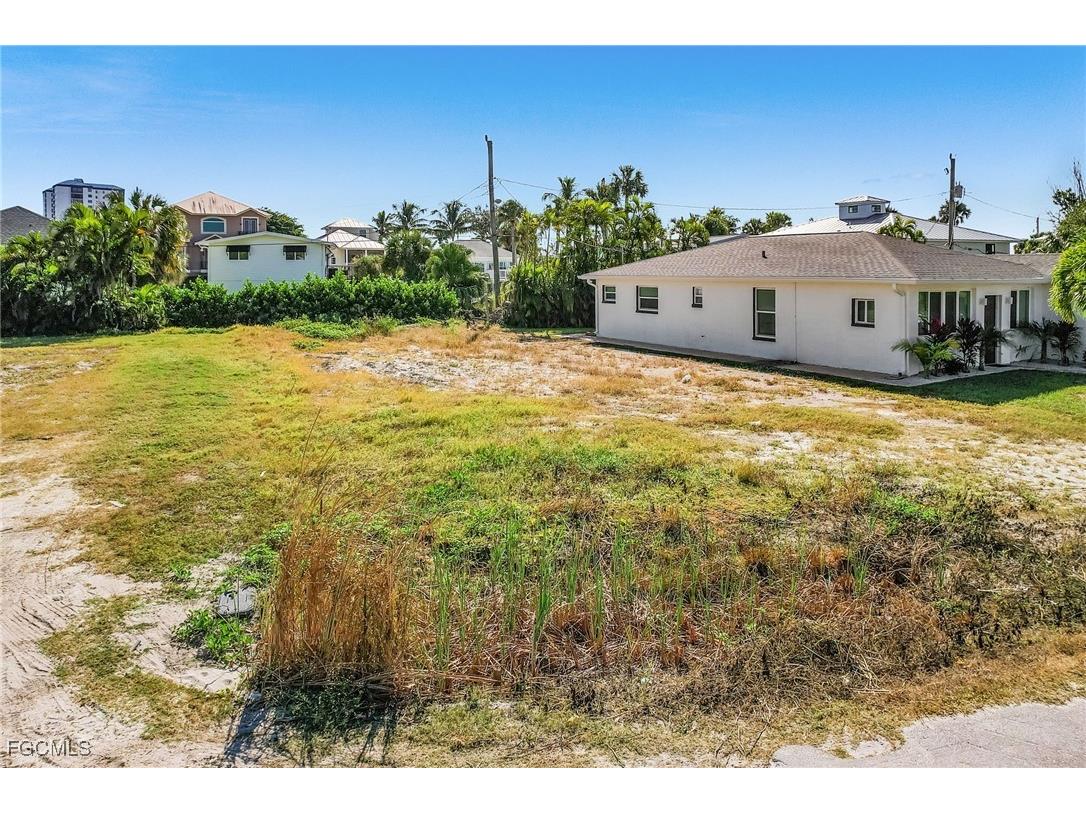 140 Hercules Drive Fort Myers Beach FL 33931 2025020788 image2