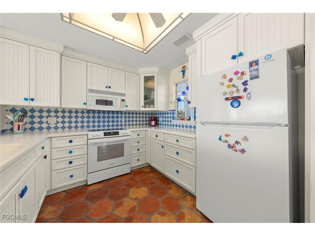 1401 Sand Castle Road Sanibel FL 33957 2026001959 image18