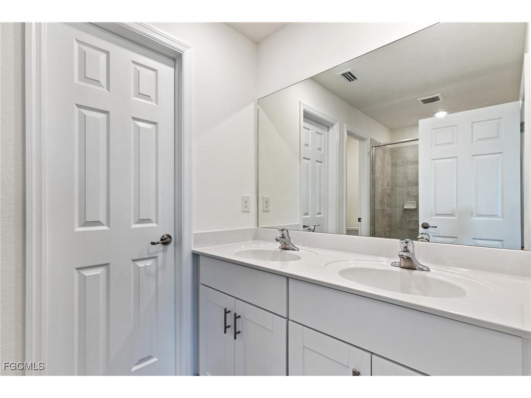 14013 Oviedo Place Fort Myers FL 33905 2025014963 image14