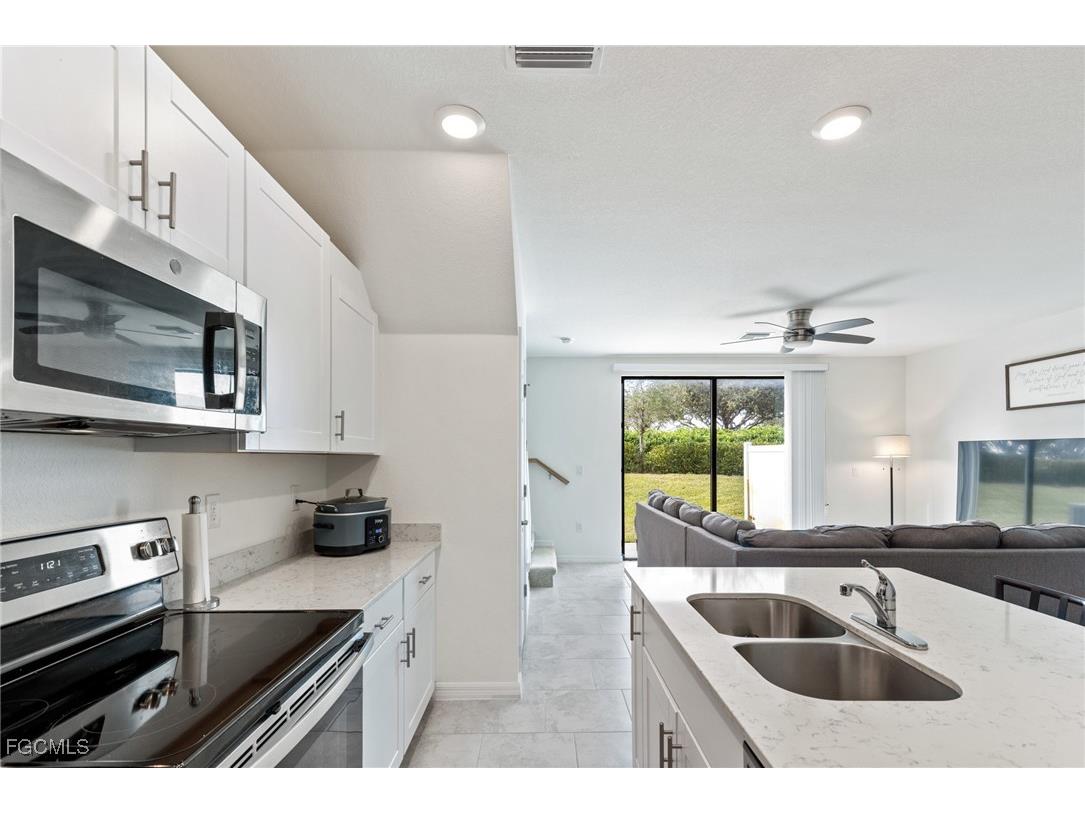 14013 Oviedo Place Fort Myers FL 33905 2025014963 image4