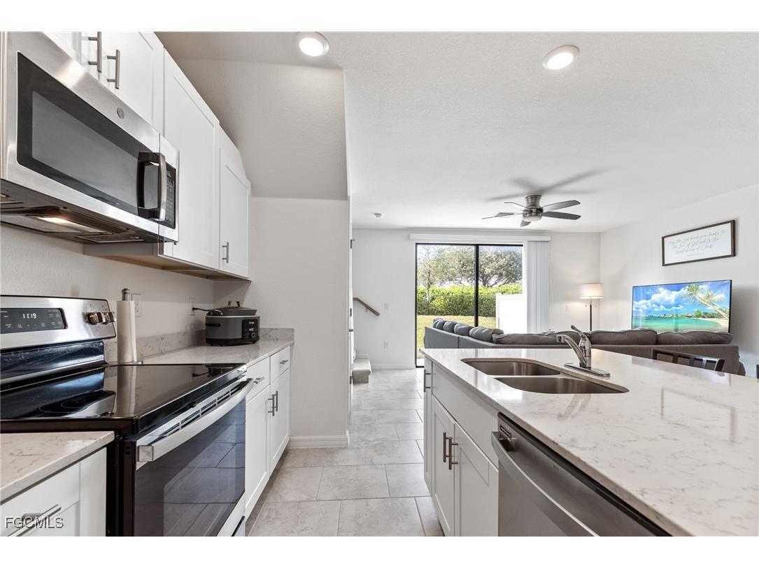 14013 Oviedo Place Fort Myers FL 33905 2025014963 image5