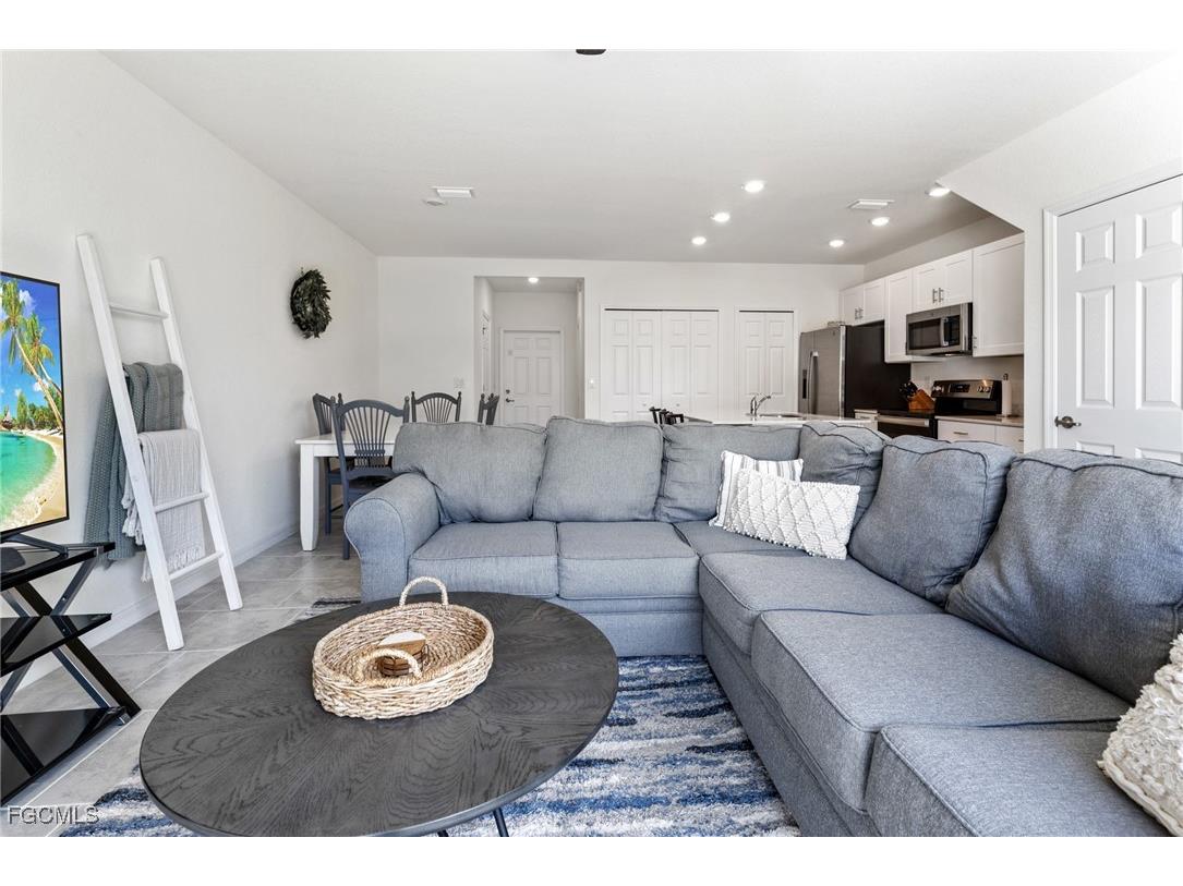 14013 Oviedo Place Fort Myers FL 33905 2025014963 image6