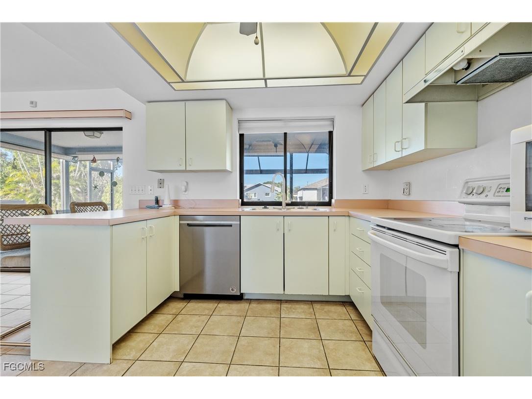 1402 SW 4th Avenue Cape Coral FL 33991 2025001118 image24