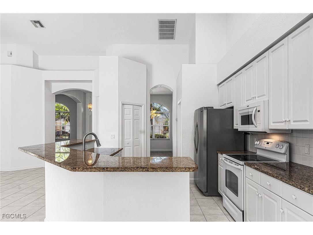 14021 Image Lake Court Fort Myers FL 33907 2025021693 image8