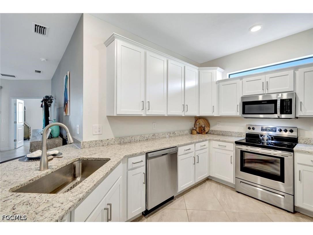 14022 Pine Lodge Lane Fort Myers FL 33913 2026018784 image5