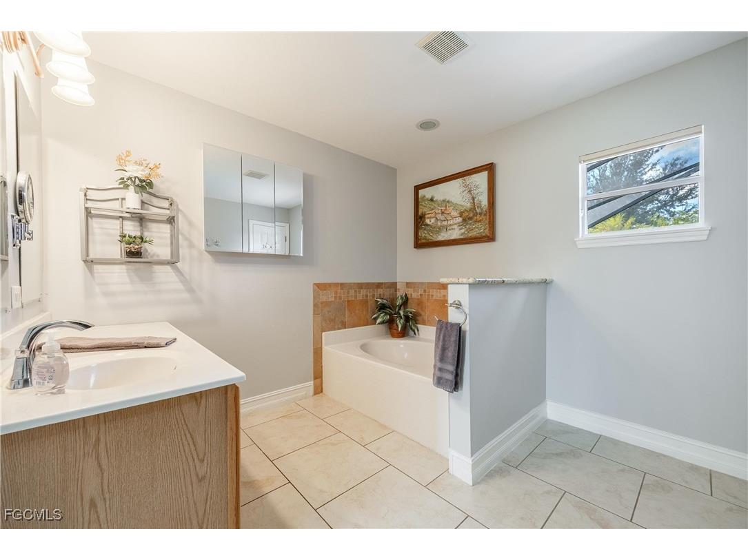 1404 NW 4th Street Cape Coral FL 33993 2025014882 image12