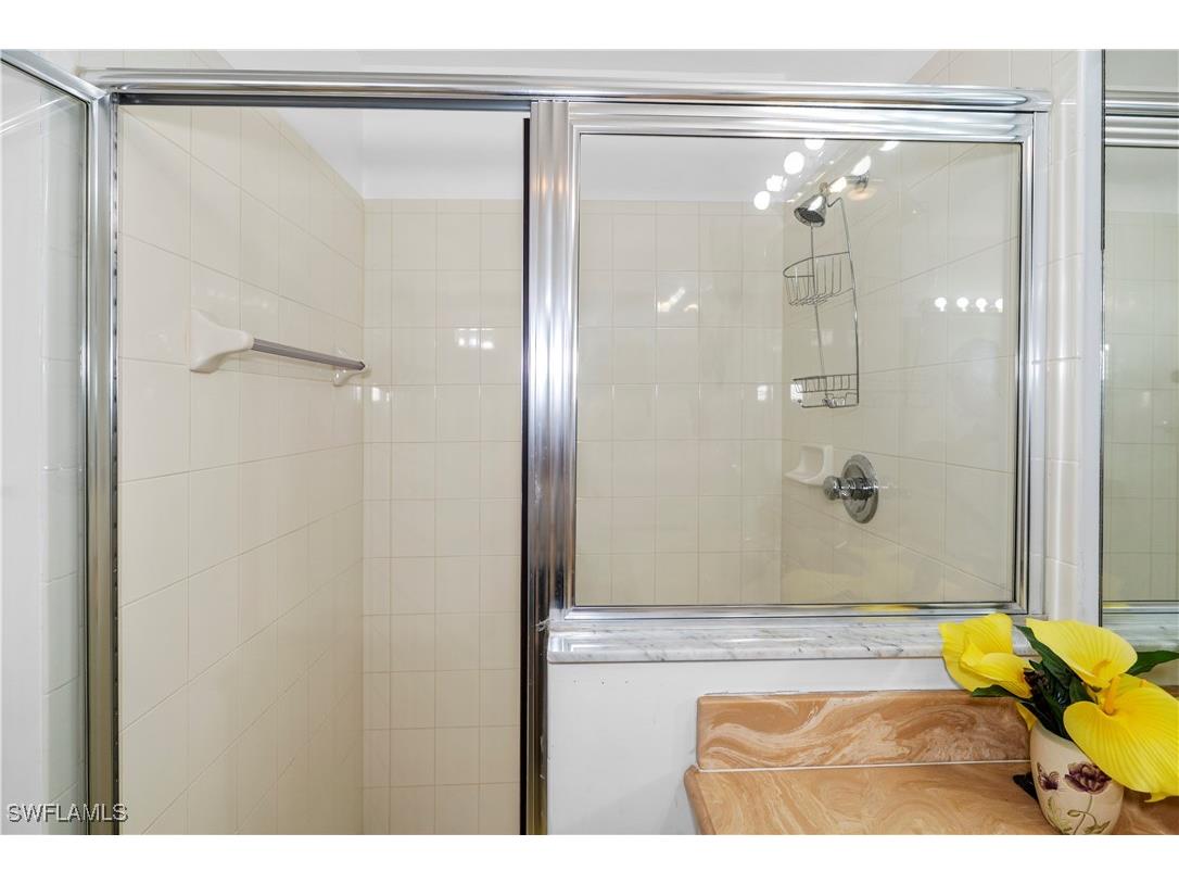 1405 Mariposa Circle #102 Naples FL 34105 226002205 image17