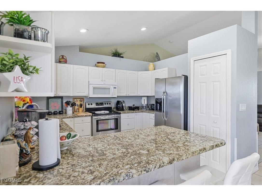 1405 SW 9th Avenue Cape Coral FL 33991 2025007377 image12