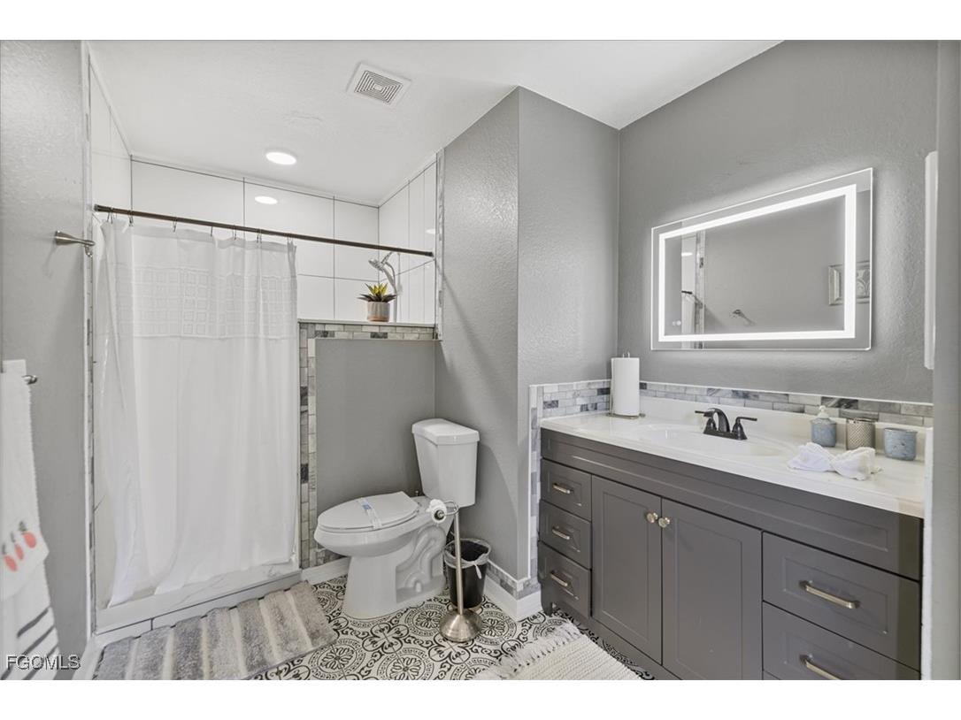 1405 SW 9th Avenue Cape Coral FL 33991 2025007377 image17