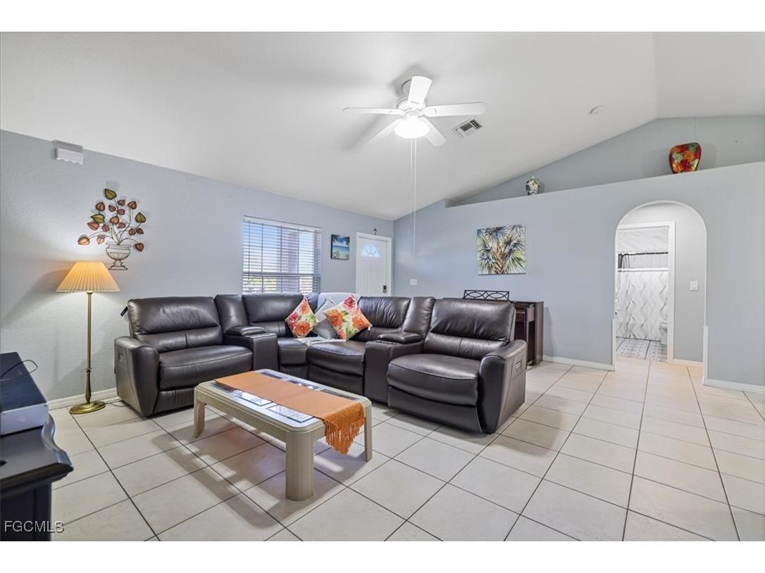 1405 SW 9th Avenue Cape Coral FL 33991 2025007377 image5