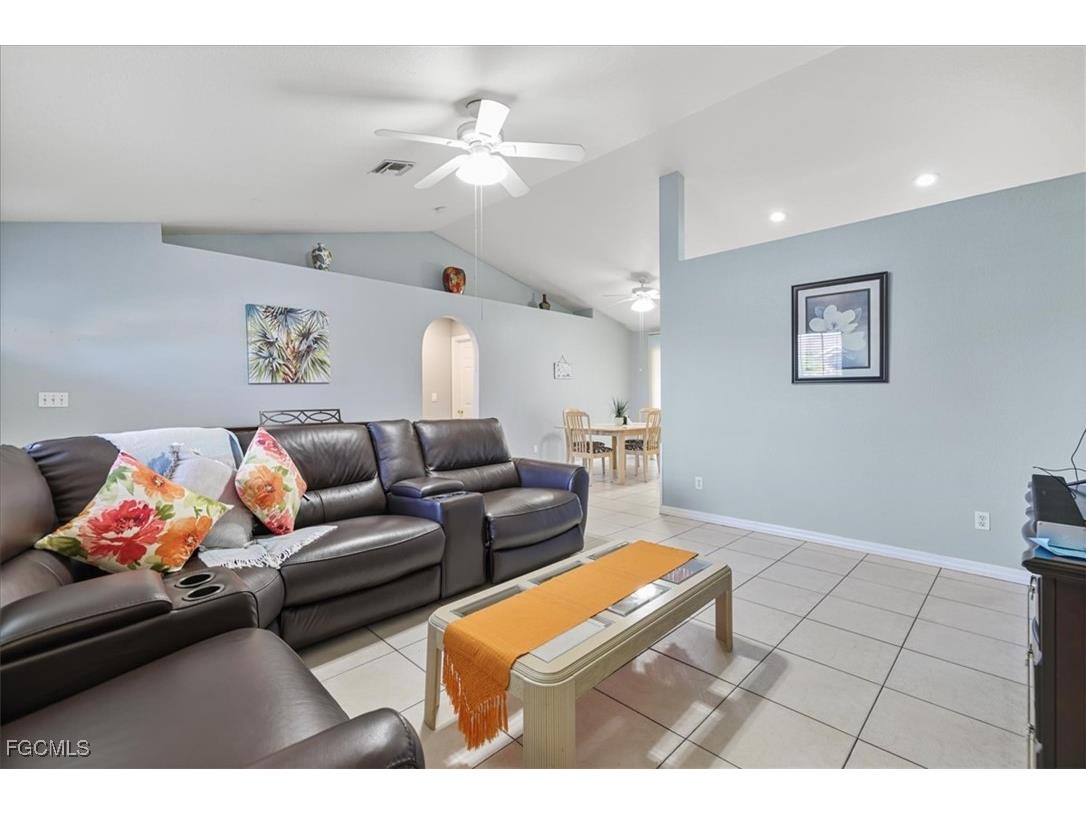 1405 SW 9th Avenue Cape Coral FL 33991 2025007377 image6