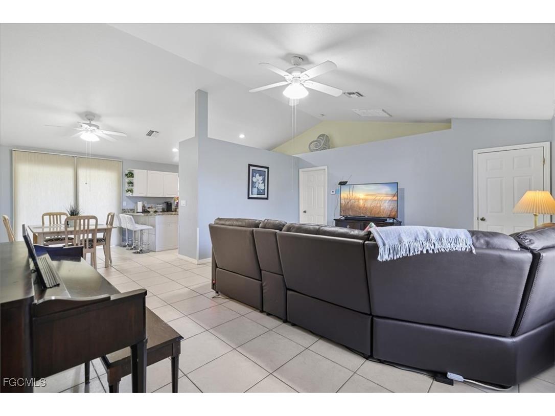 1405 SW 9th Avenue Cape Coral FL 33991 2025007377 image7