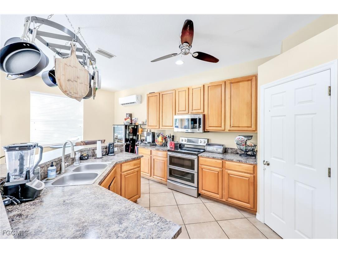 14067 Danpark Loop Fort Myers FL 33912 2025018208 image8