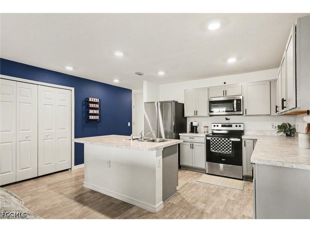 1409 NE 4th Place Cape Coral FL 33909 2026013899 image6