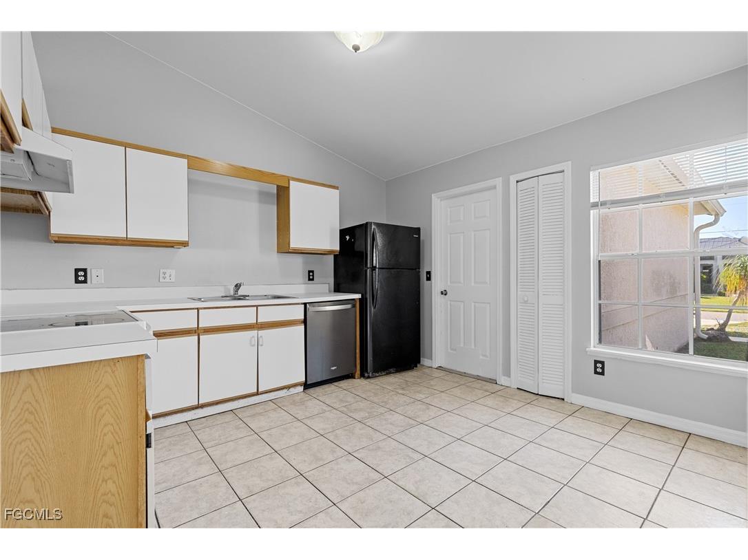 1409 SW 11th Place Cape Coral FL 33991 2025022302 image10