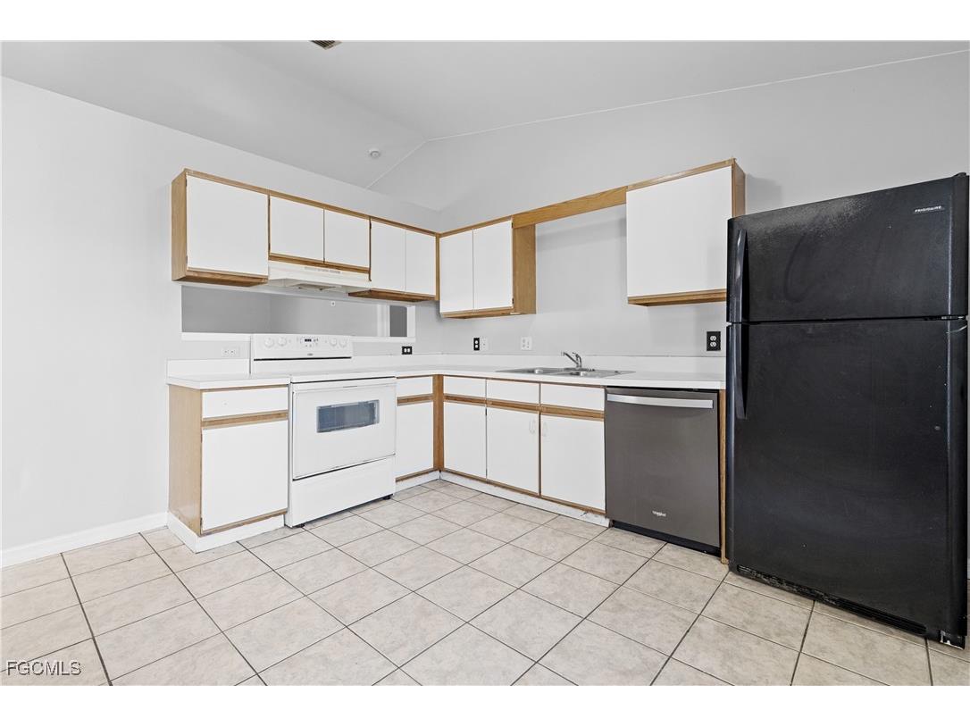 1409 SW 11th Place Cape Coral FL 33991 2025022302 image11