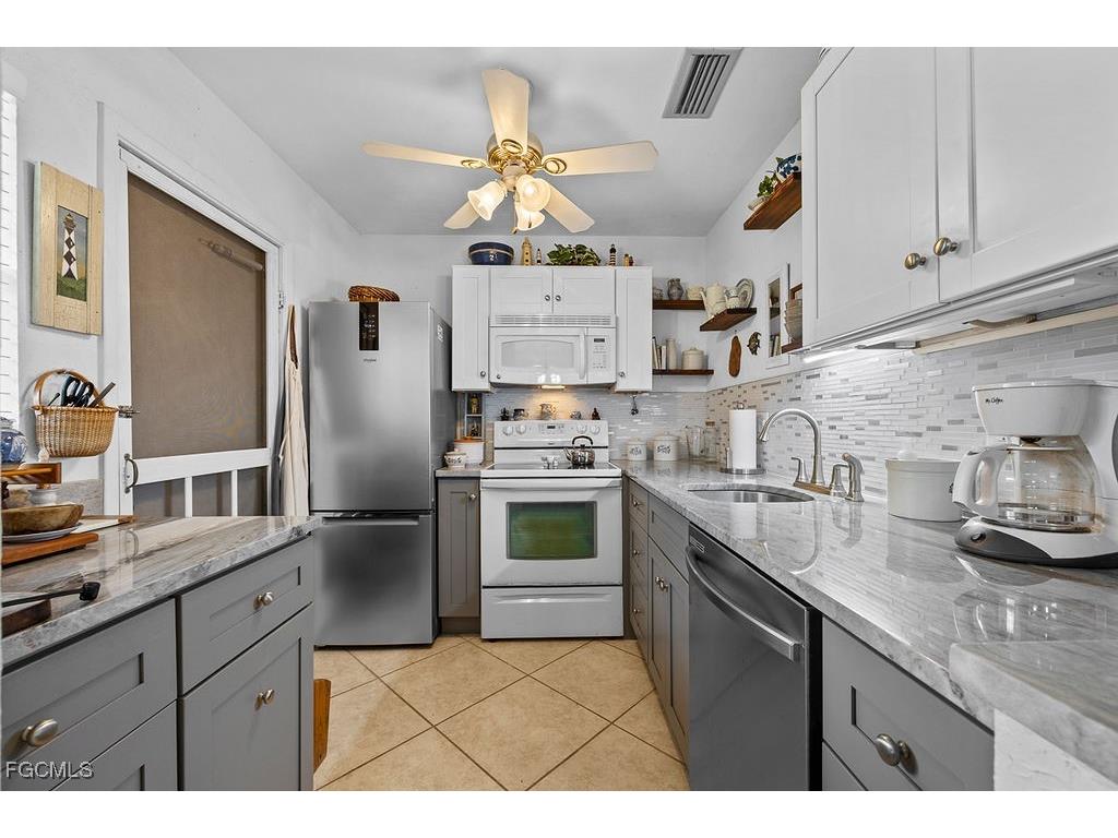 1409 Tropic Terrace North Fort Myers FL 33903 2025020138 image2