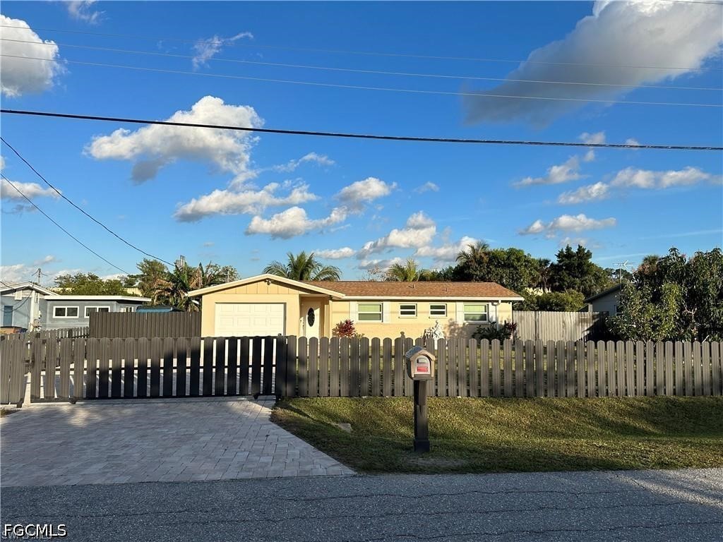 141 Schneider Drive Fort Myers FL 33905 2026028880 image1