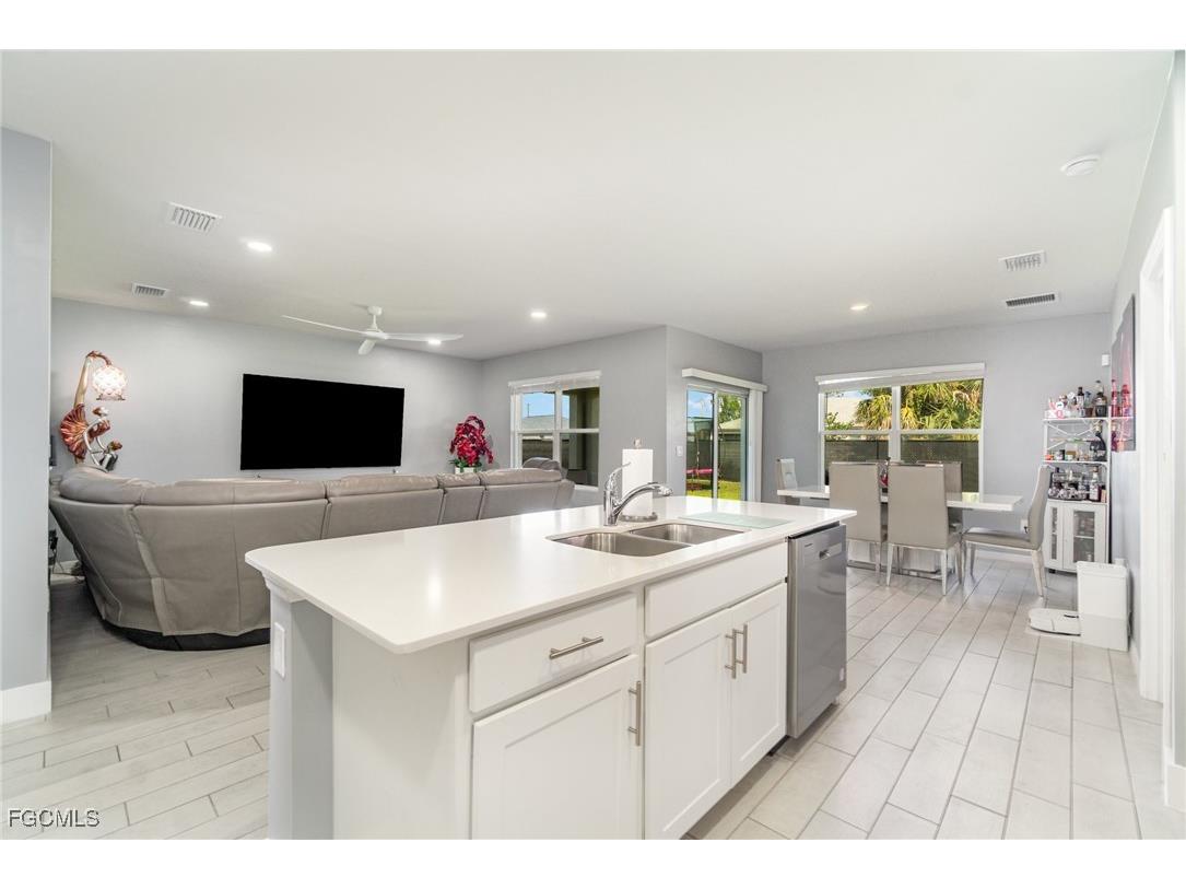 1413 SW Trafalgar Parkway Cape Coral FL 33991 2025017986 image11